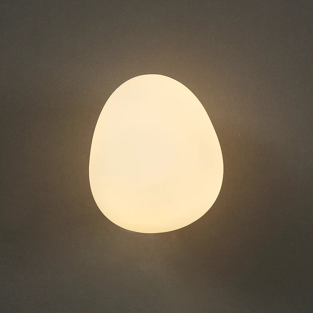 ShellWhite - Lampa ścienna wykonana z białego szkła jajecznego