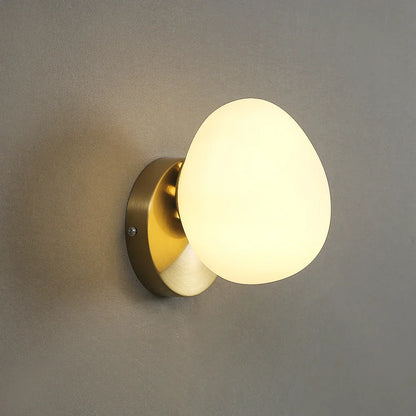 ShellWhite - Lampa ścienna wykonana z białego szkła jajecznego