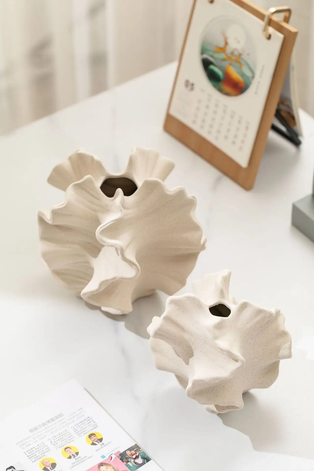 CreaseCraft - Ceramiczny wazon z zagięciami