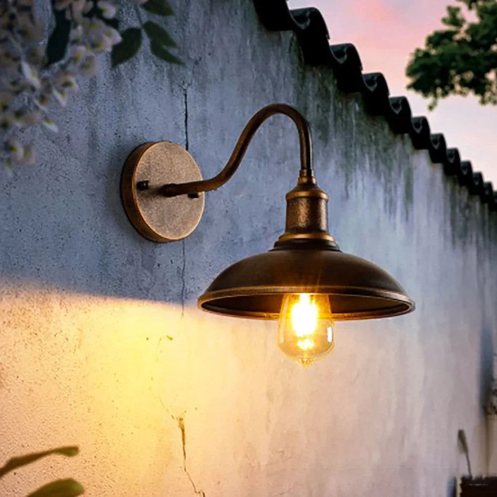 RainRetro - Wodoodporna lampa ścienna w stylu retro