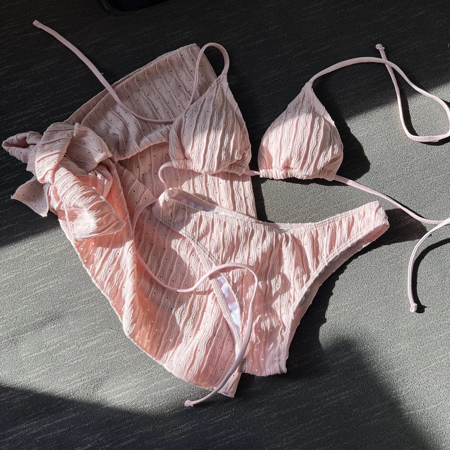 Wypolerowany i figlarny Bikini