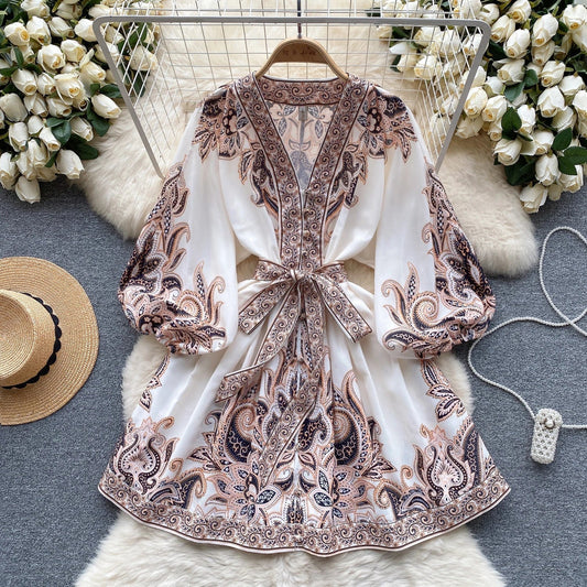 AS | Elegancka mini sukienka z nadrukiem w stylu vintage, bufiastymi rękawami w linii A i dekoltem w szpic