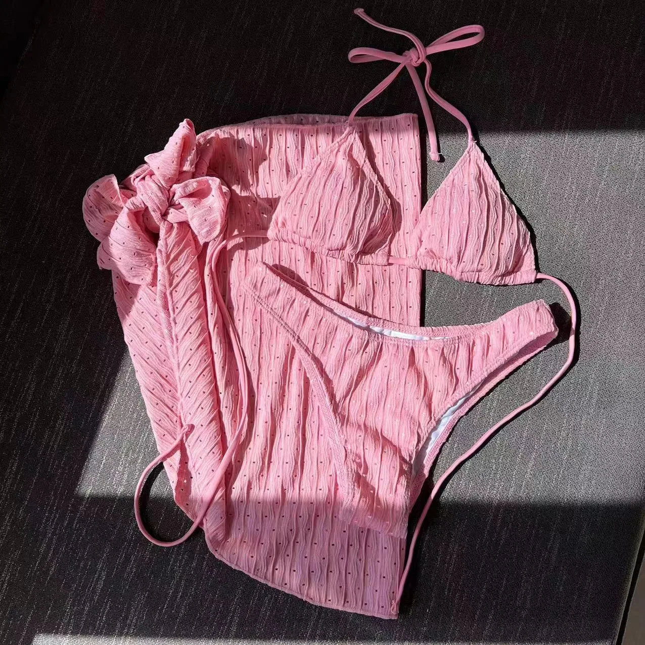Wypolerowany i figlarny Bikini