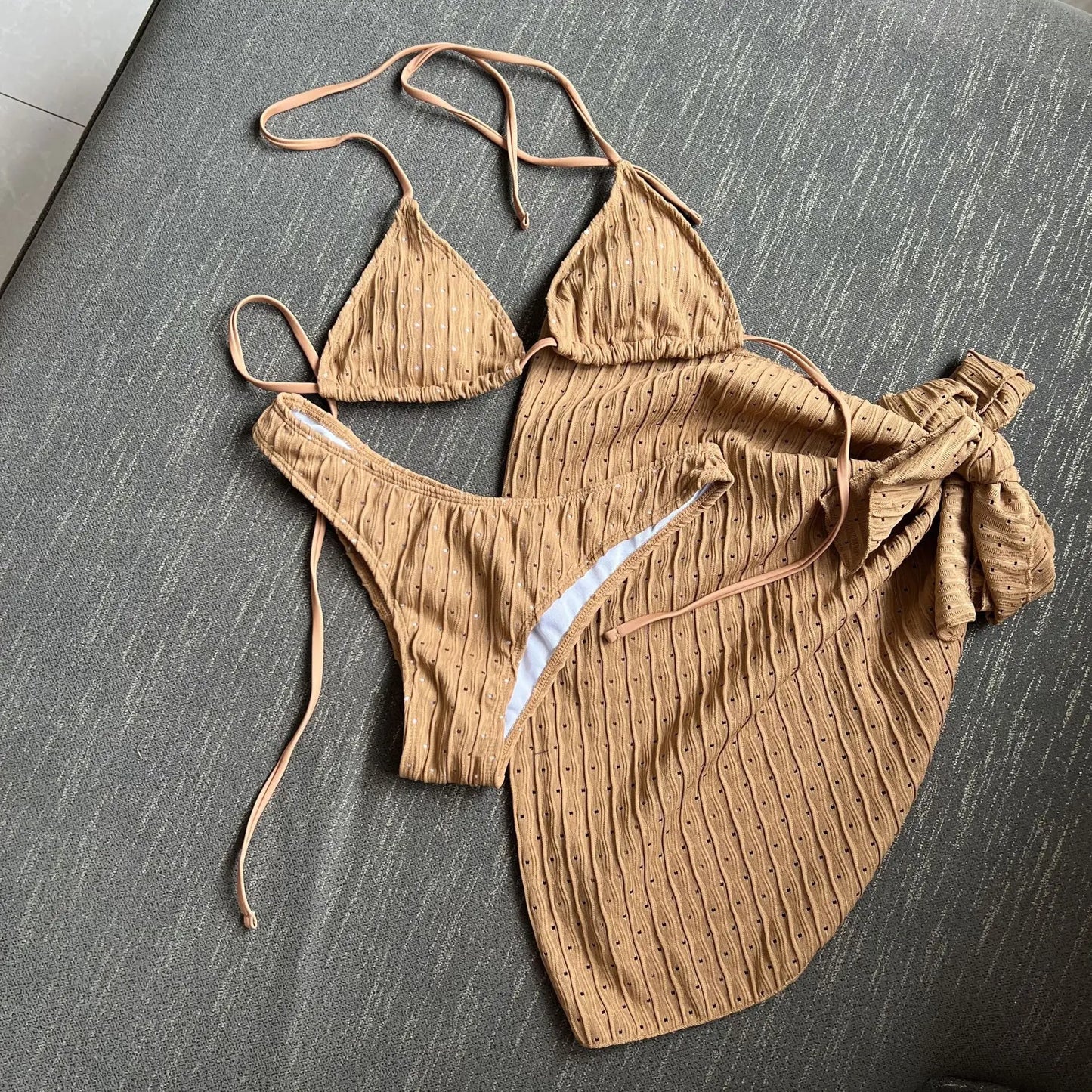 Wypolerowany i figlarny Bikini