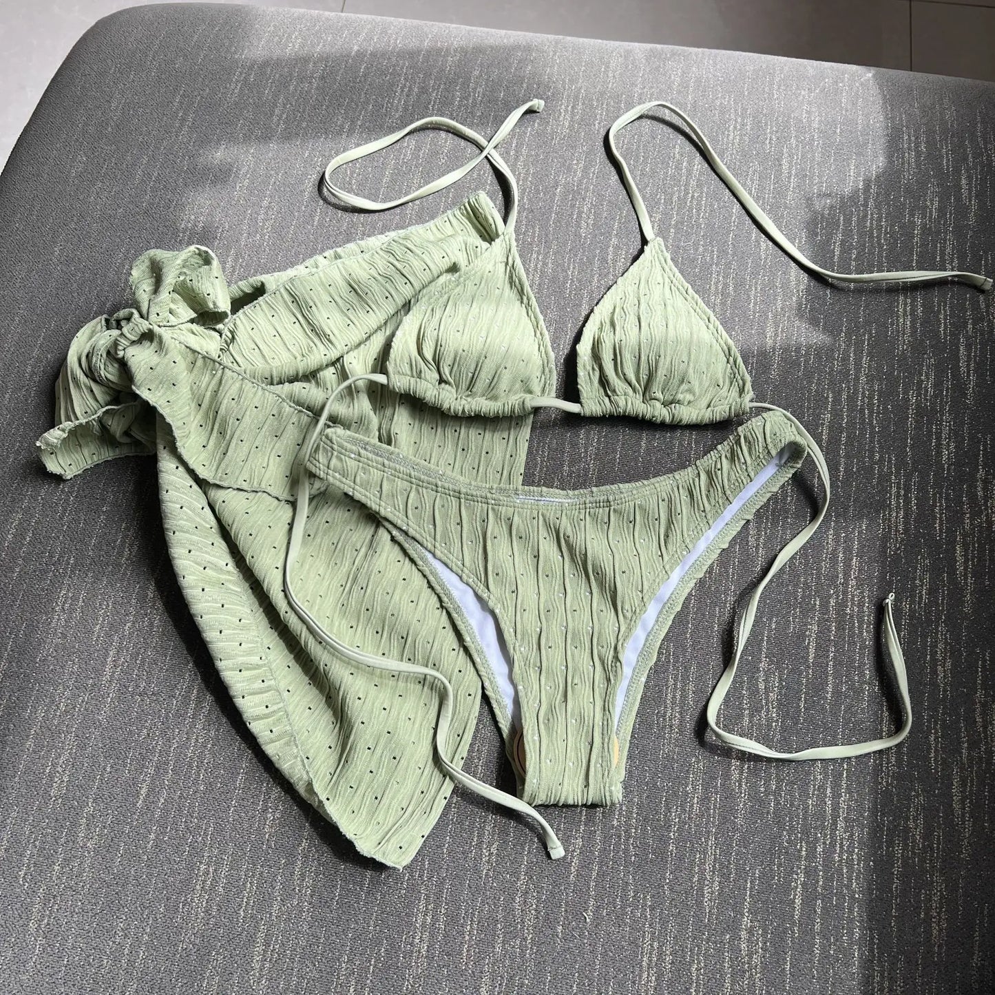 Wypolerowany i figlarny Bikini