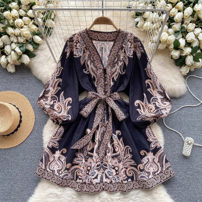 AS | Elegancka mini sukienka z nadrukiem w stylu vintage, bufiastymi rękawami w linii A i dekoltem w szpic