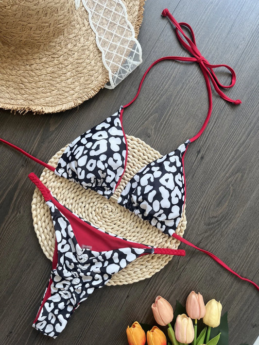 Płynny i fantastyczny Bikini
