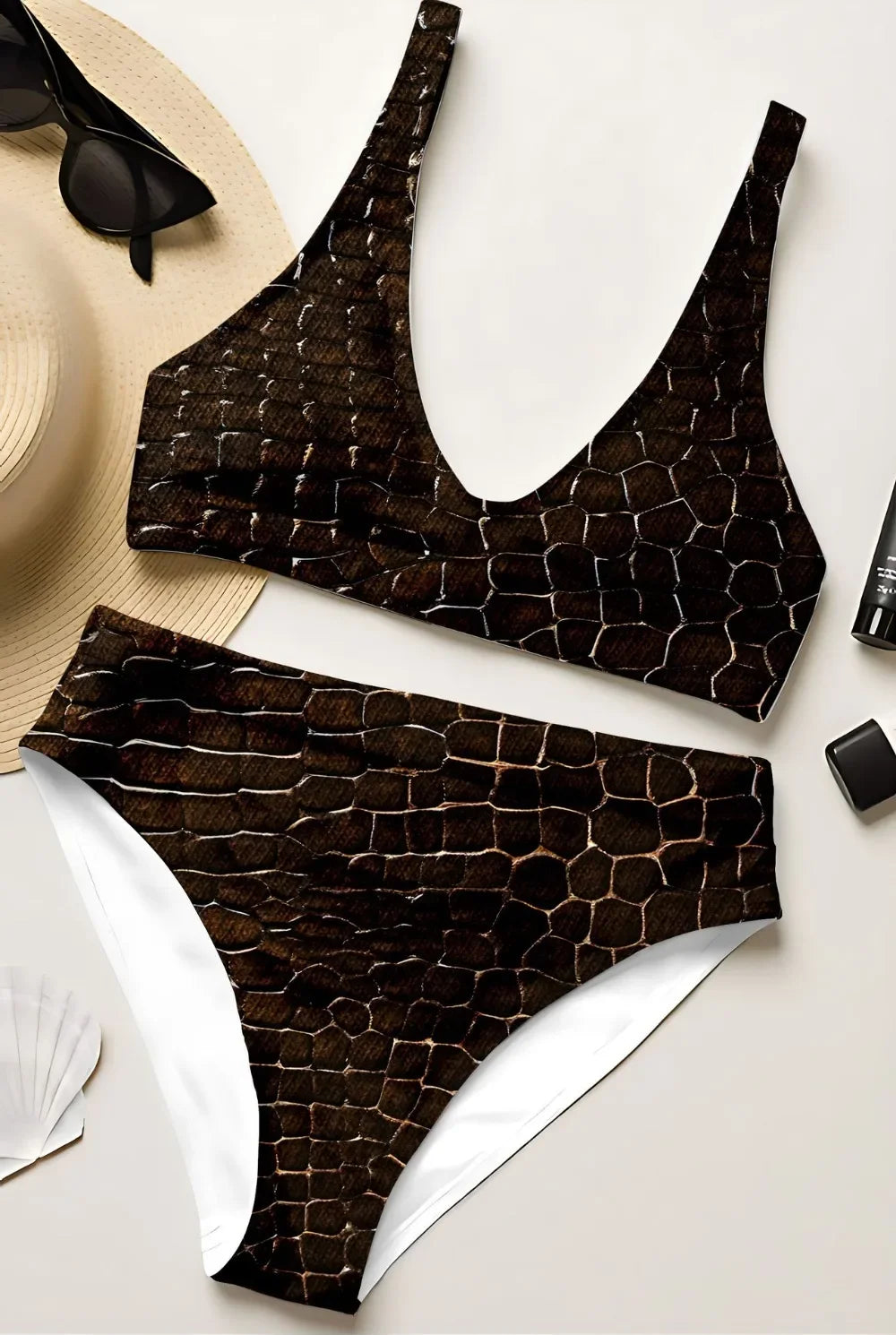 Wypolerowany i figlarny Bikini