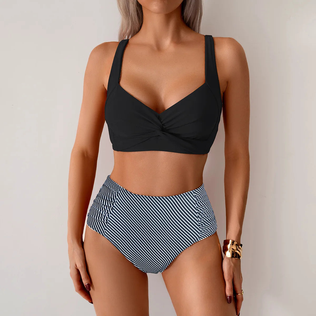 Płynny i fantastyczny Bikini