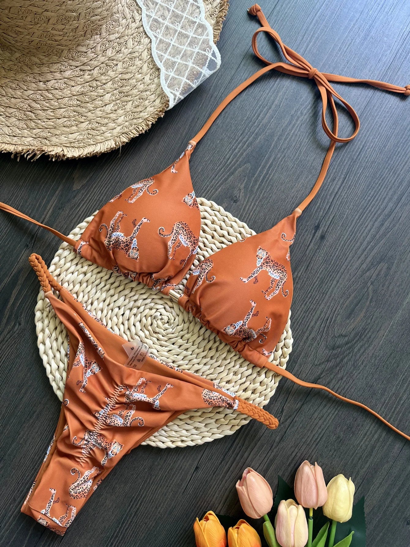Płynny i fantastyczny Bikini