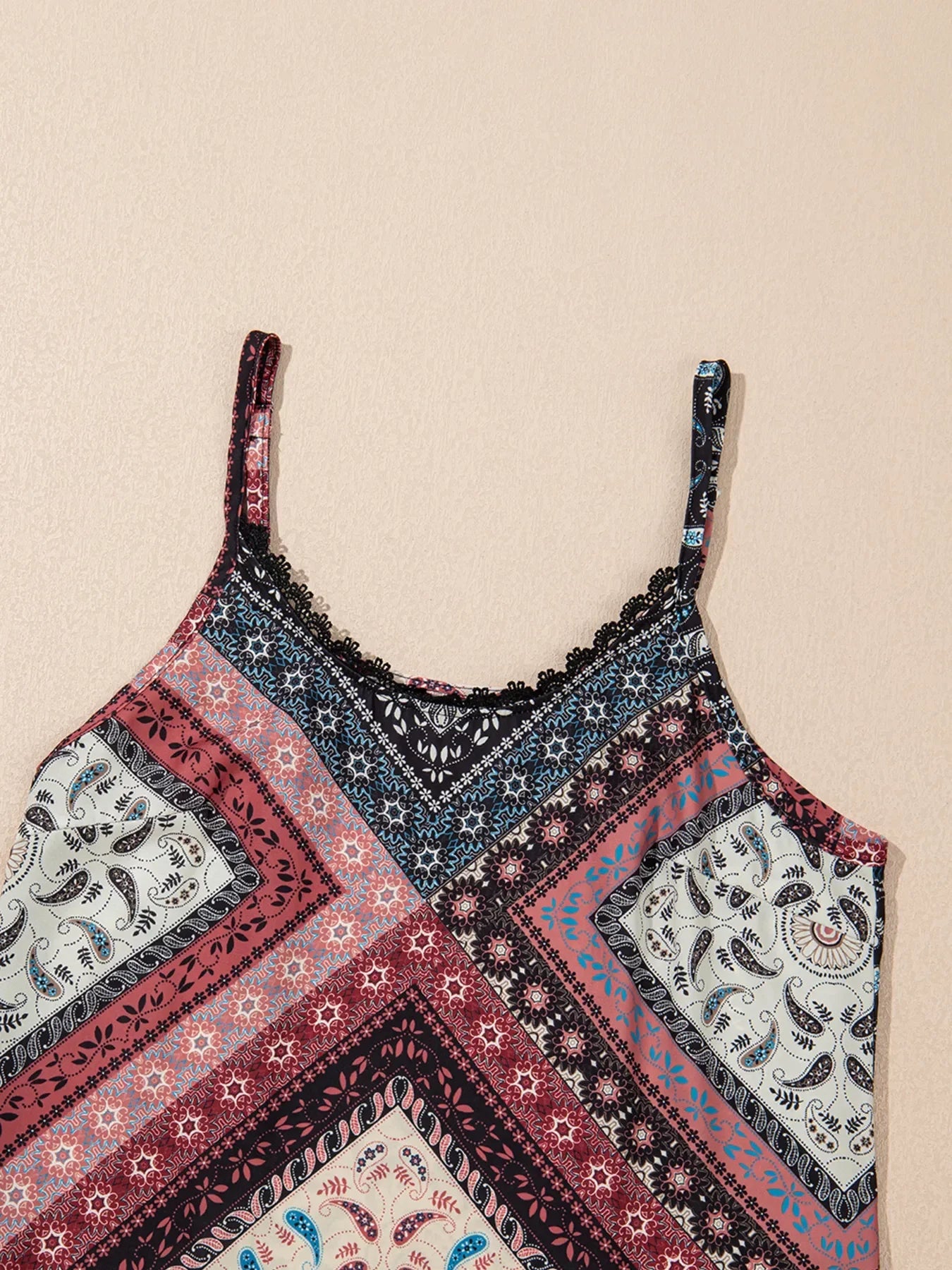 LB | Geometryczna sukienka mini we wzór paisley