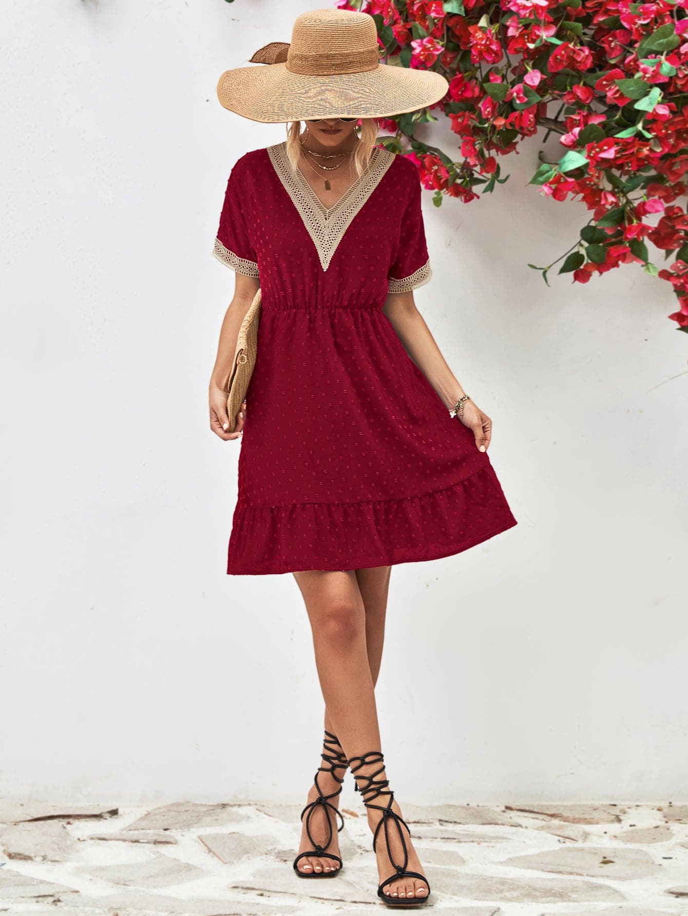 LB | Kontrastowa sukienka mini z krótkim rękawem V-neck