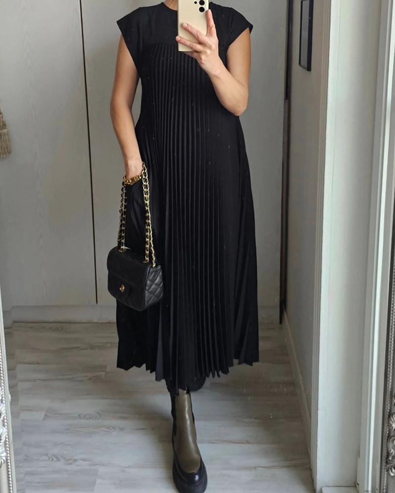 LB | Casualowa sukienka midi z plisowanym wzorem, idealna do nowoczesnych i swobodnych stylizacji.