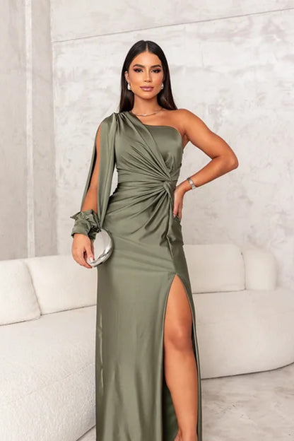 LB | Elegancka sukienka z finezją