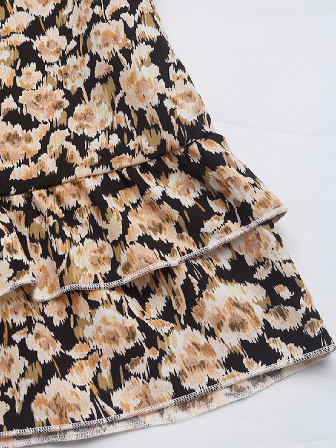 LB | Perfee Printed mini sukienka z długim rękawem i wiązanym dekoltem
