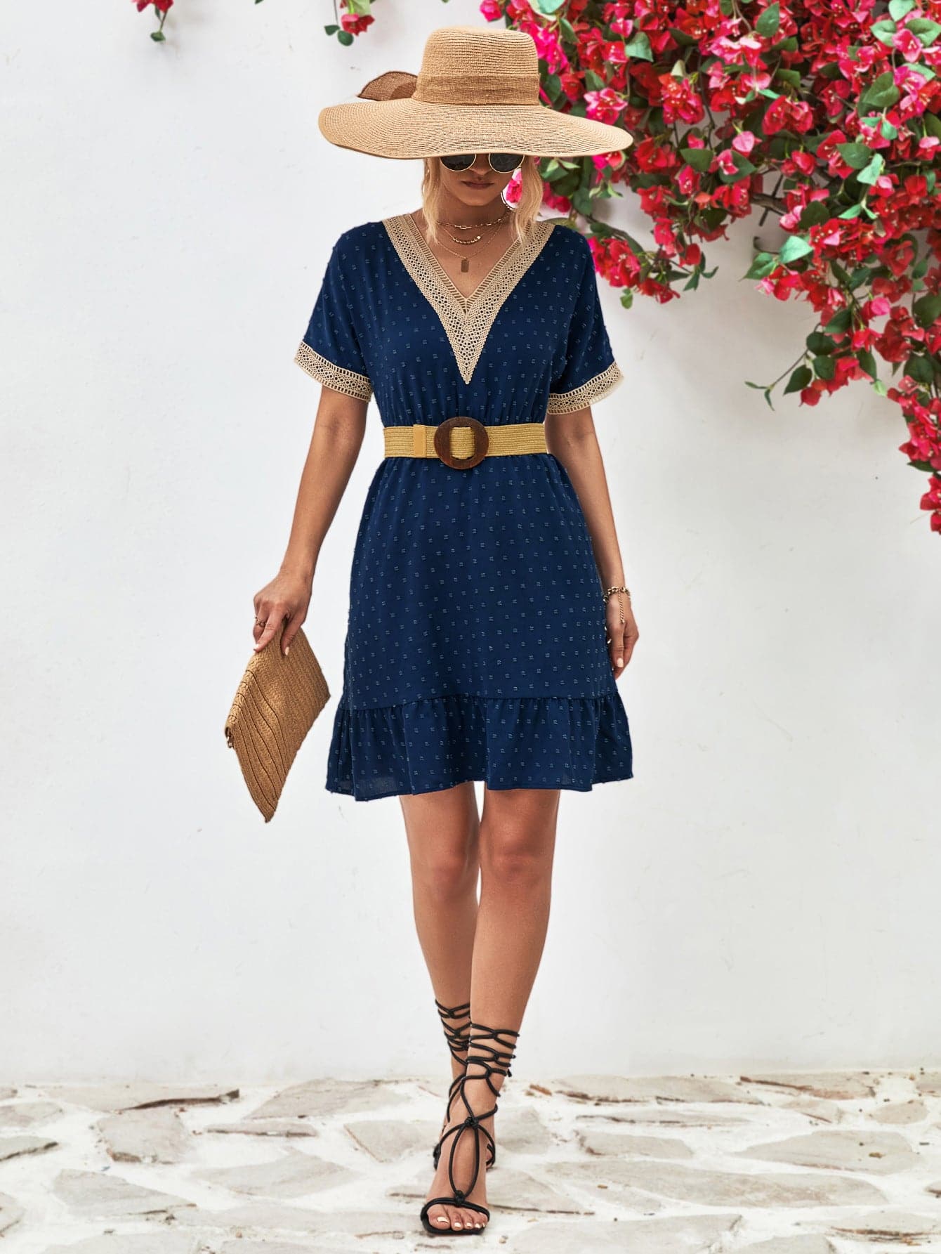 LB | Kontrastowa sukienka mini z krótkim rękawem V-neck