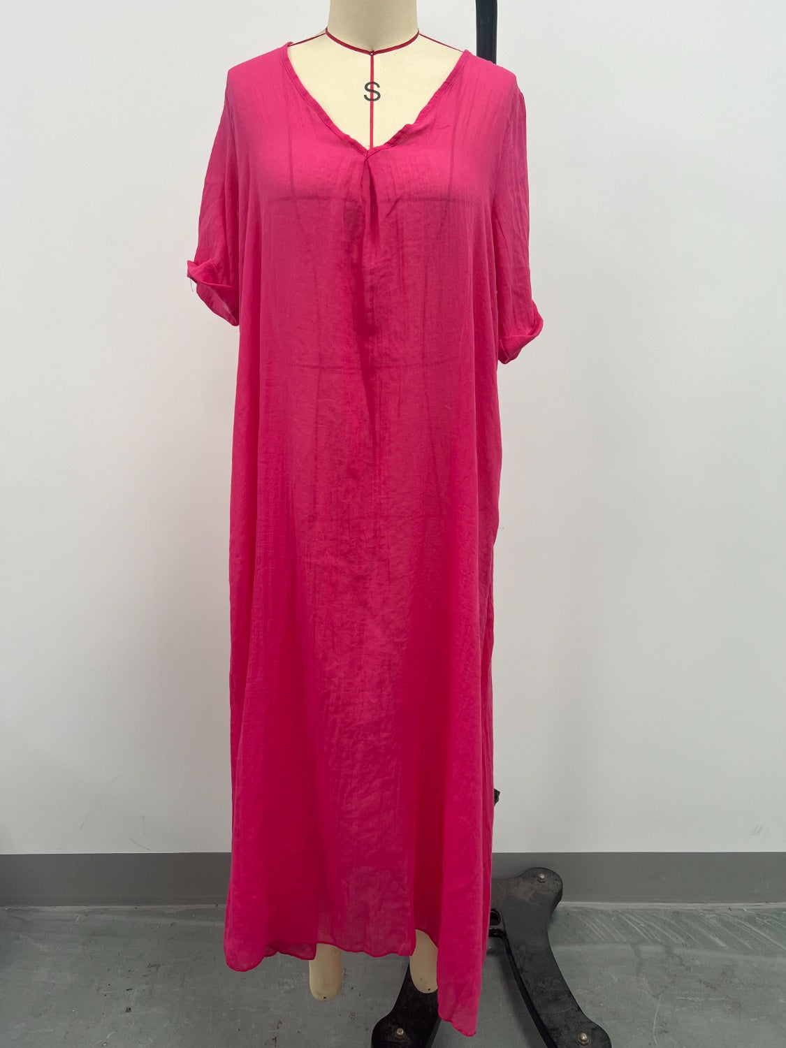 LB | Full Size V-Neck Sukienka midi z krótkim rękawem Plus Size