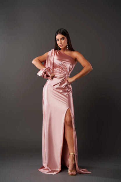 LB | Elegancka sukienka z finezją